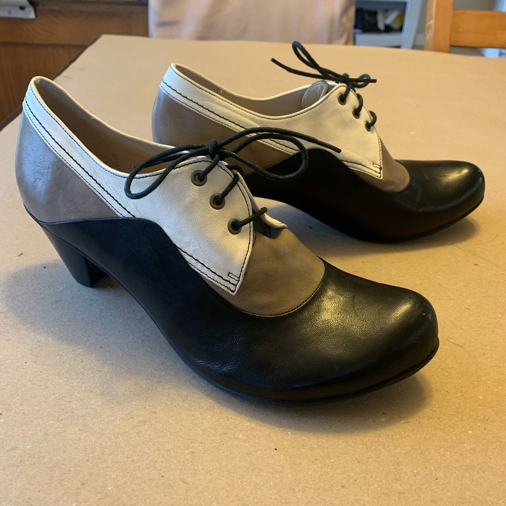 Mentha Made in Portugal Black, White and Taupe Leather Lace Up Heels Size 42